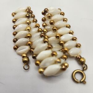 Elegant Gold and Cream Beaded Bracelet
